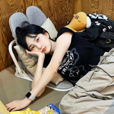 地板下的小矮人